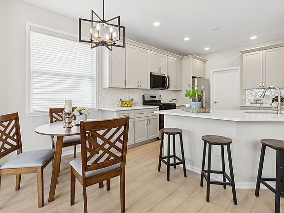 5th image of 696 S Wellston Ln