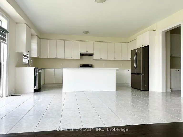 162 Rowe St — Photo 8