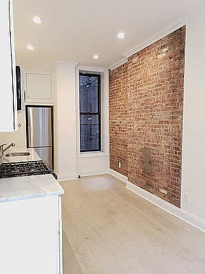 2nd image of 411 E 6th St APT 2C