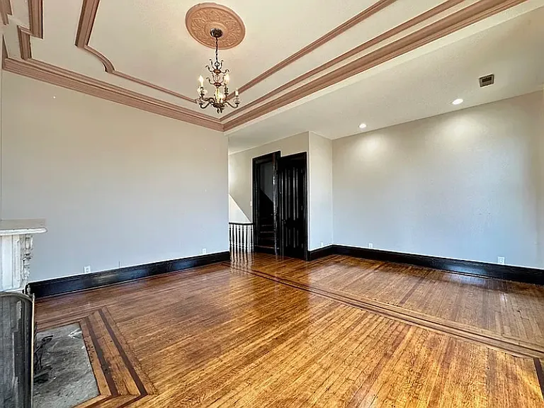 238 S Ashland Ave — Photo 18