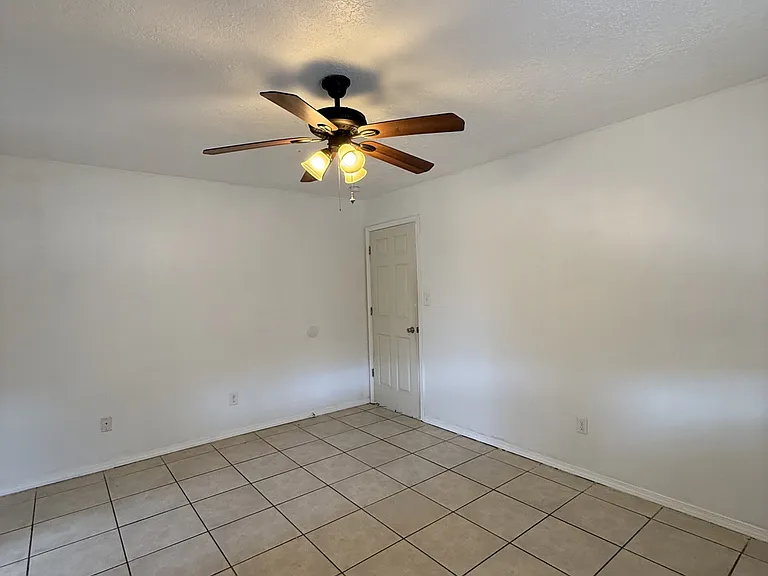 1140 SE Elm Ct — Photo 18
