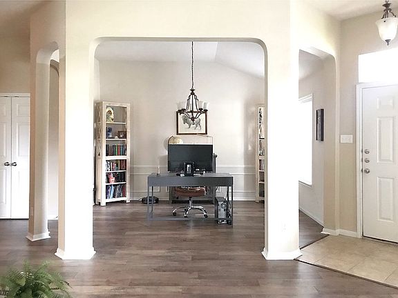 4th image of 706 Cattail Cir