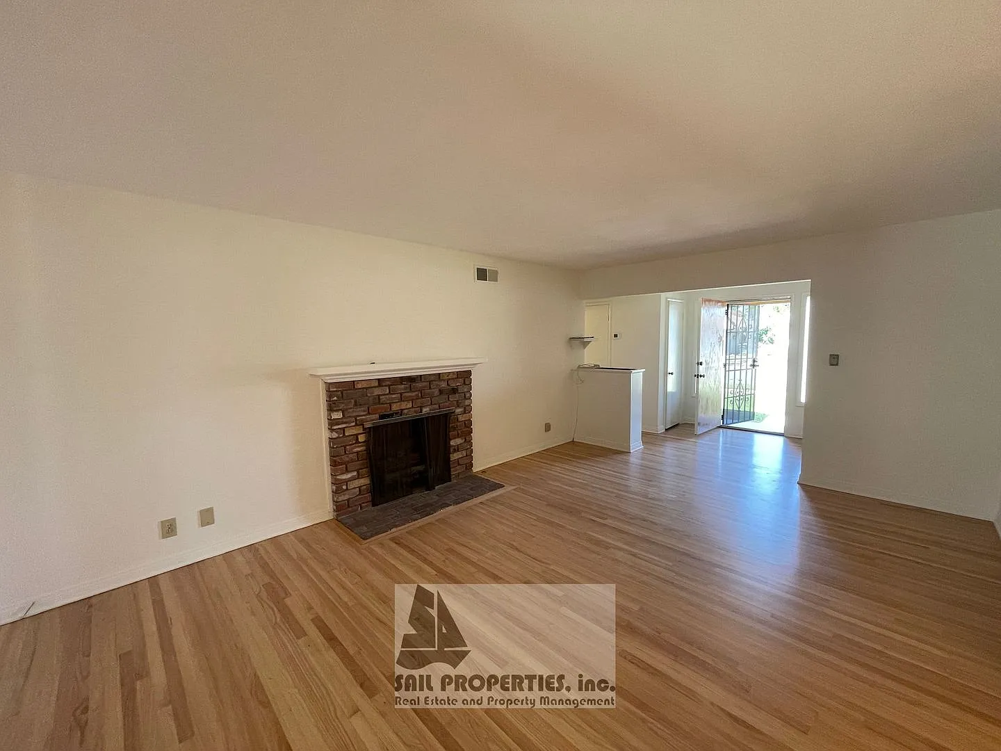 Charming 3-Bedroom Home Near Old Towne Orange — Photo 2