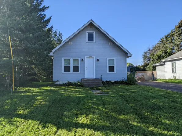 1742 Main St, Centerville, MN 55038