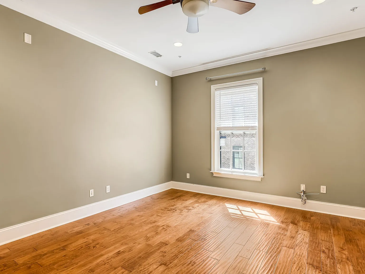 425 E McDonough St - 101 — Photo 2