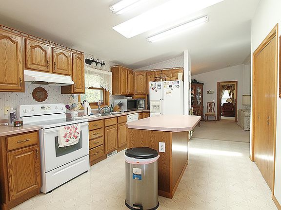 2nd image of 313 Carriage Rd