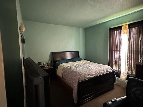 5th image of 323 Hiett Ave