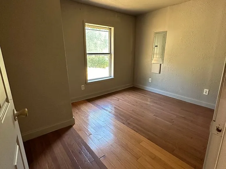 421 Poplar St — Photo 3