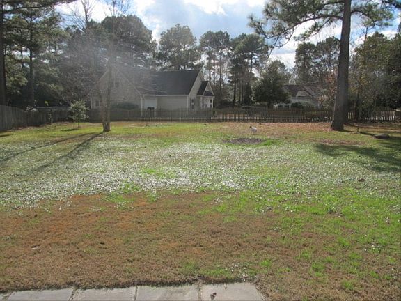 http://www.propertyboss.net/CustomerImages/SWEYER_71385/media/Properties/7400%20Bright%20Leaf%20Rd/zsmall_12-18-12%20018.JPG