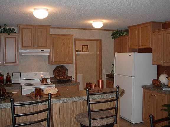 Kitchen W/ Island