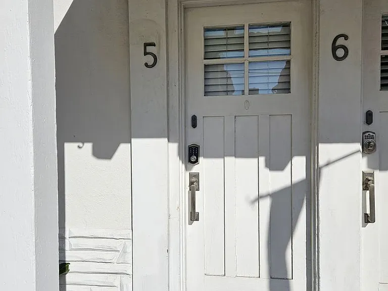 181 Orange Ave — Photo 2
