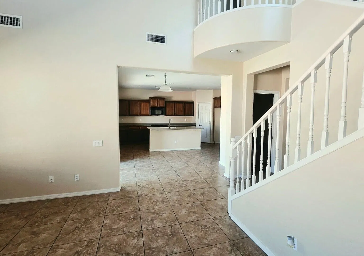 3 bed, 2.5 bath, 2234 sqft, $2,400 — Photo 4