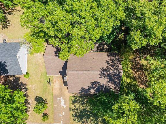 2nd image of 2112 Allenby Rd