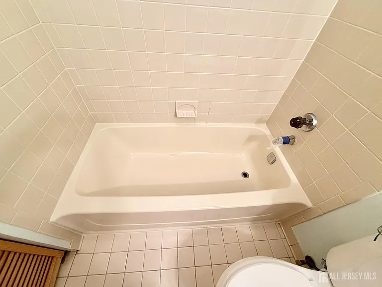 2310 Ravens Crest Dr — Photo 20
