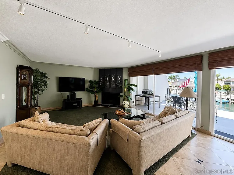 92 Antigua Ct — Photo 3