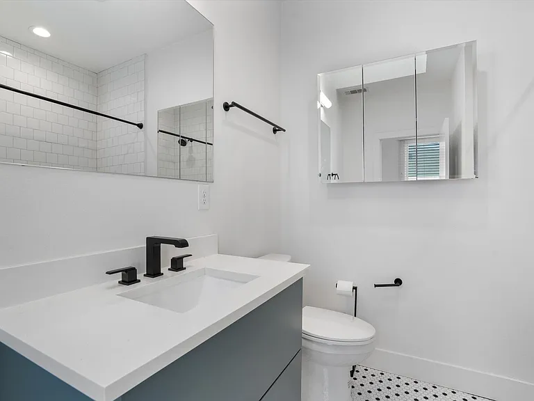 4004 Avenue C #A — Photo 2