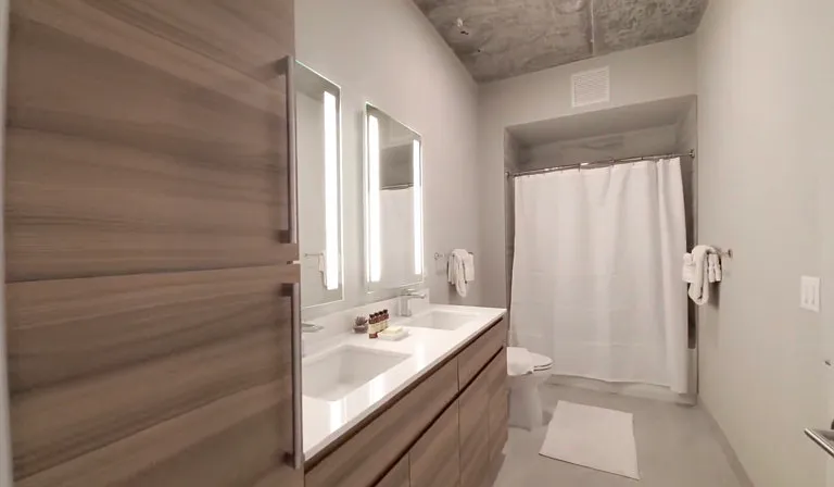 107 W Hubbard St #20 — Photo 5