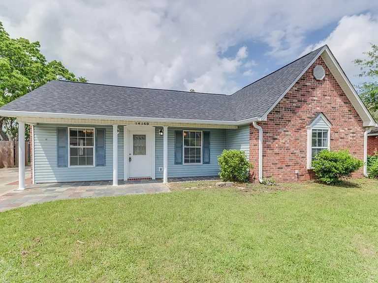 14160 Maple Ct — Photo 1