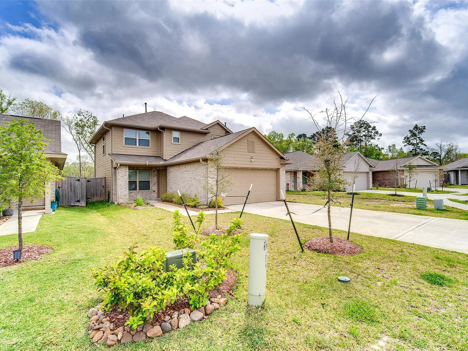 4 bed, 2.5 bath, 1861 sqft, $2,000 — Photo 2