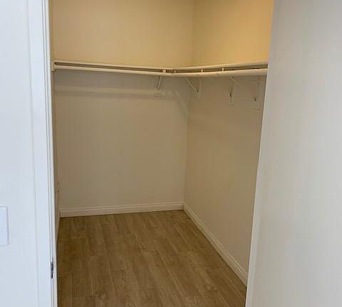 5th image of 2321 N Niagara St #L