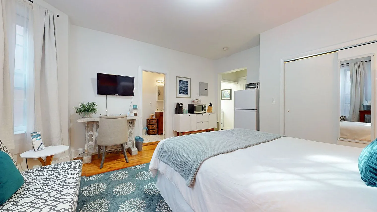 1 bed, 1.0 bath, 4843 sqft, $2,748 — Photo 3