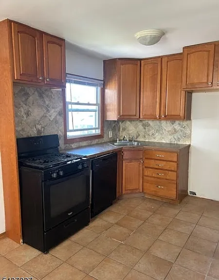312 Brook St — Photo 3