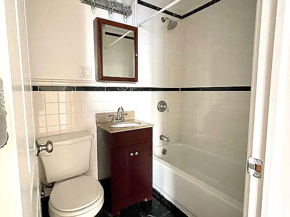2nd image of 220 Wadsworth Ave APT 5