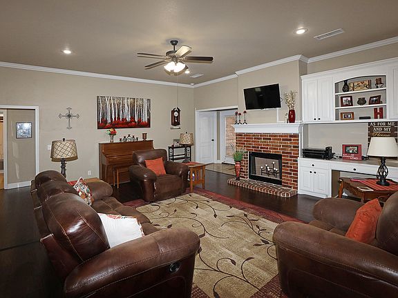 4th image of 9305 Buccola Ave