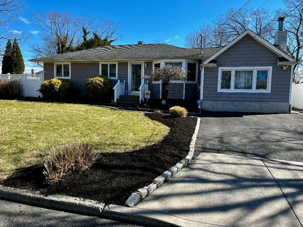 45 Marc Street, Lake Ronkonkoma, NY 11779