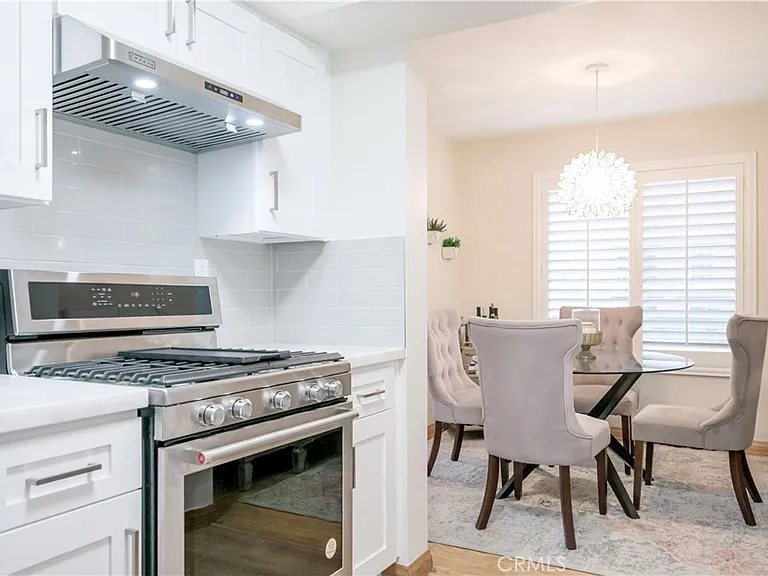 4425 Whitsett Ave — Photo 15