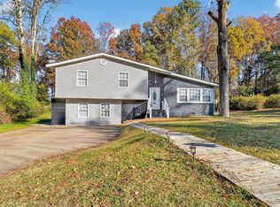905 Keith Dr, Weaver, AL 36277