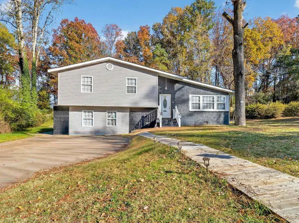 905 Keith Dr, Weaver, AL 36277