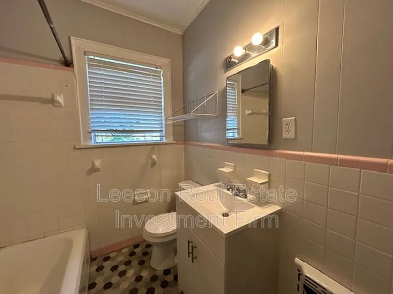 225 E Elmwood St — Photo 5