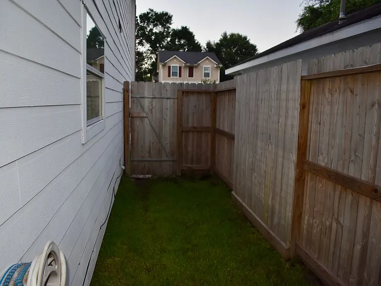 410 Laurel Sage Dr — Photo 2