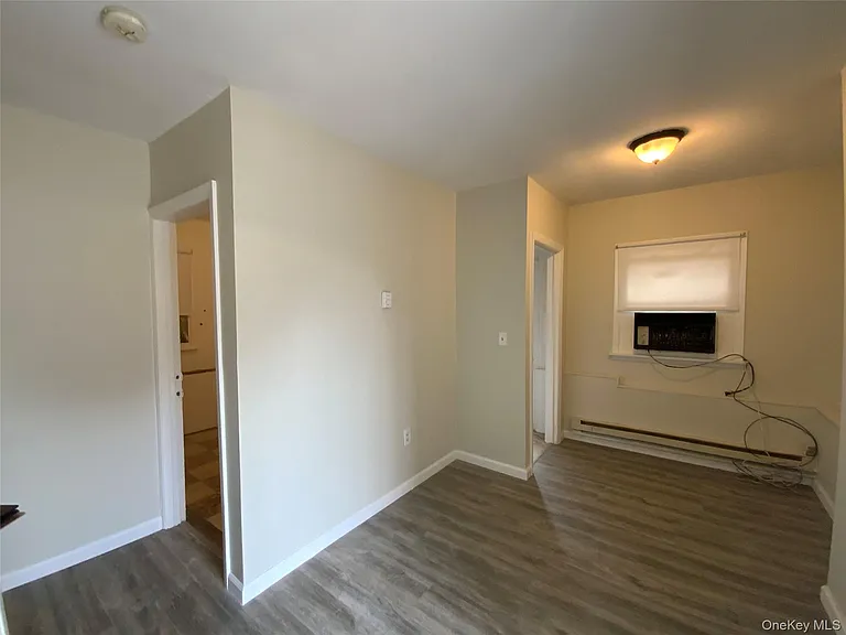 76 Garden City Ave — Photo 2
