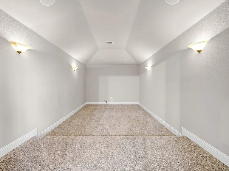 2412 Kemerton Dr — Photo 16