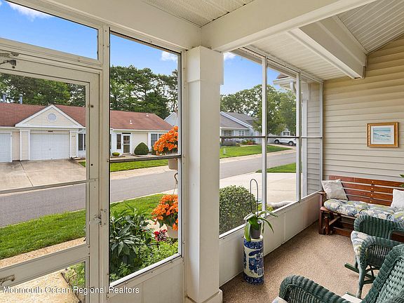 5th image of 1220B Thornbury Ln