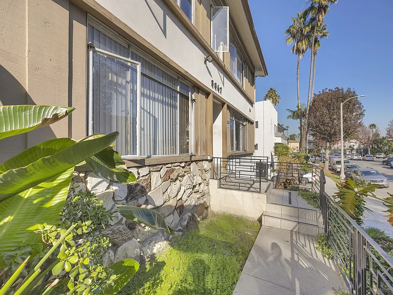 3867 Potomac Ave. — Photo 7