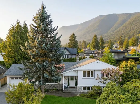972 Beaconsfield Rd, North Vancouver, BC V7R 1T2