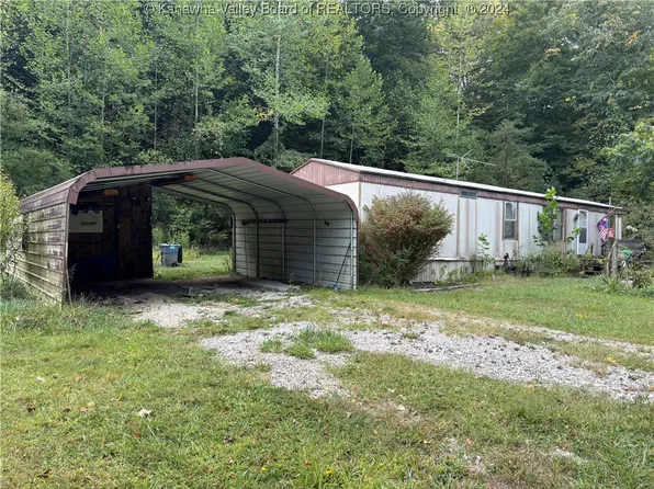4434 State Route 34 S, Hurricane, WV 25526