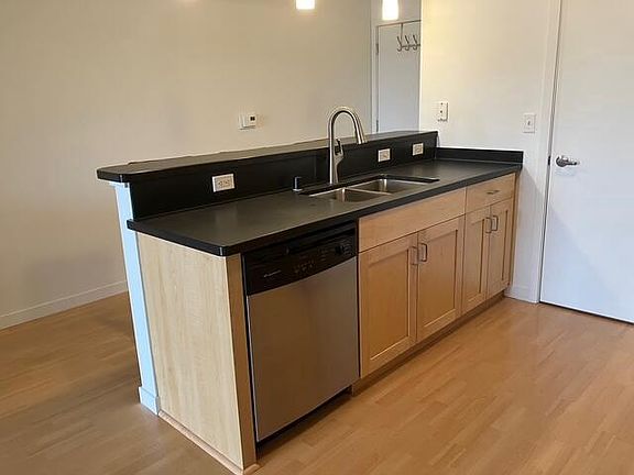5th image of 1541 N Jefferson STREET #504