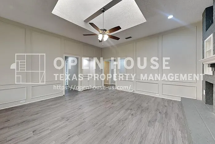 1914 Oakbluff Dr — Photo 4