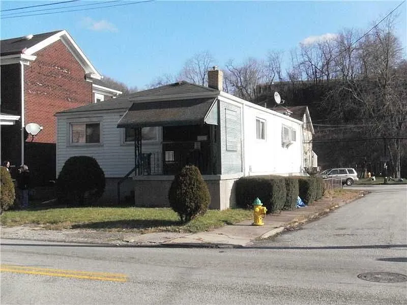 400 Larimer Ave photo 1