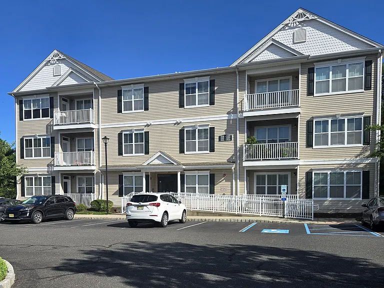 521 Sloan Ct — Photo 15