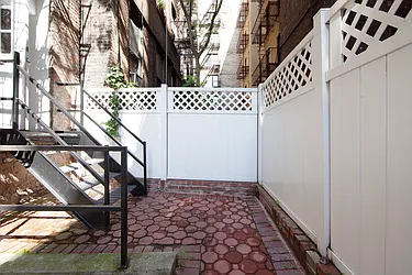 Rented by R New York