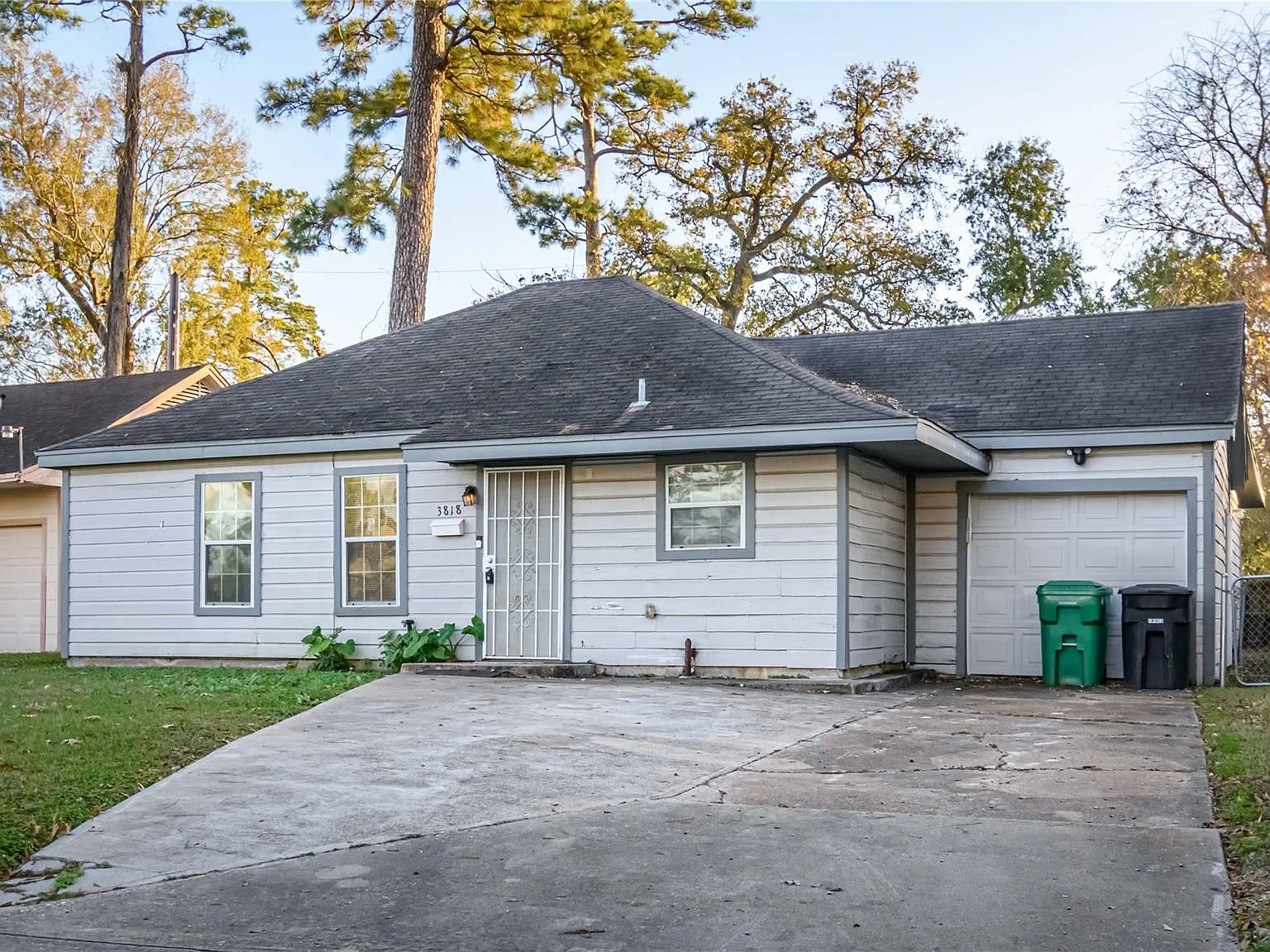4 bed, 2.0 bath, 1356 sqft, $2,300 — Photo 3