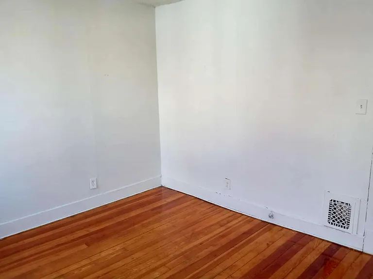 17-19 Windsor St #2 — Photo 15