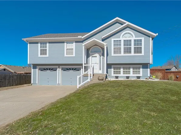 1406 Spruce Dr, Greenwood, MO 64034