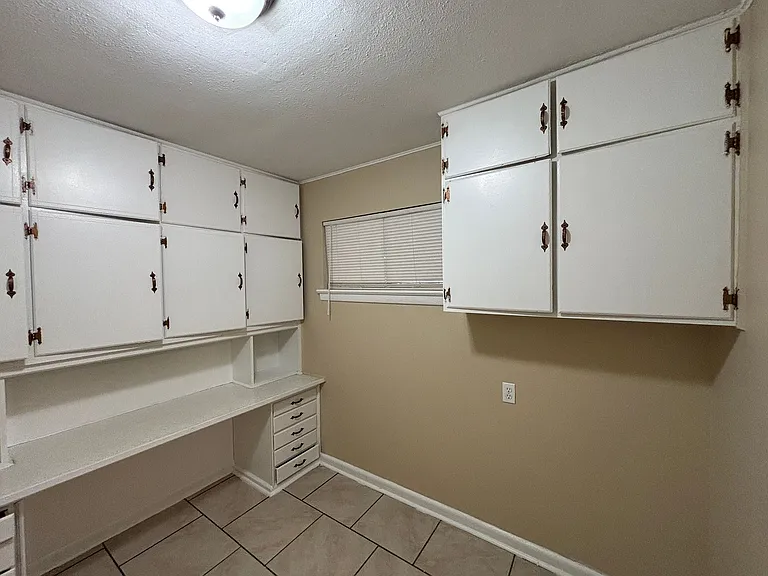 6900 Cloverdale Dr — Photo 10