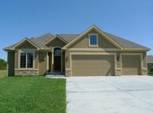 9005 N Askew Ave, Kansas City, MO 64156